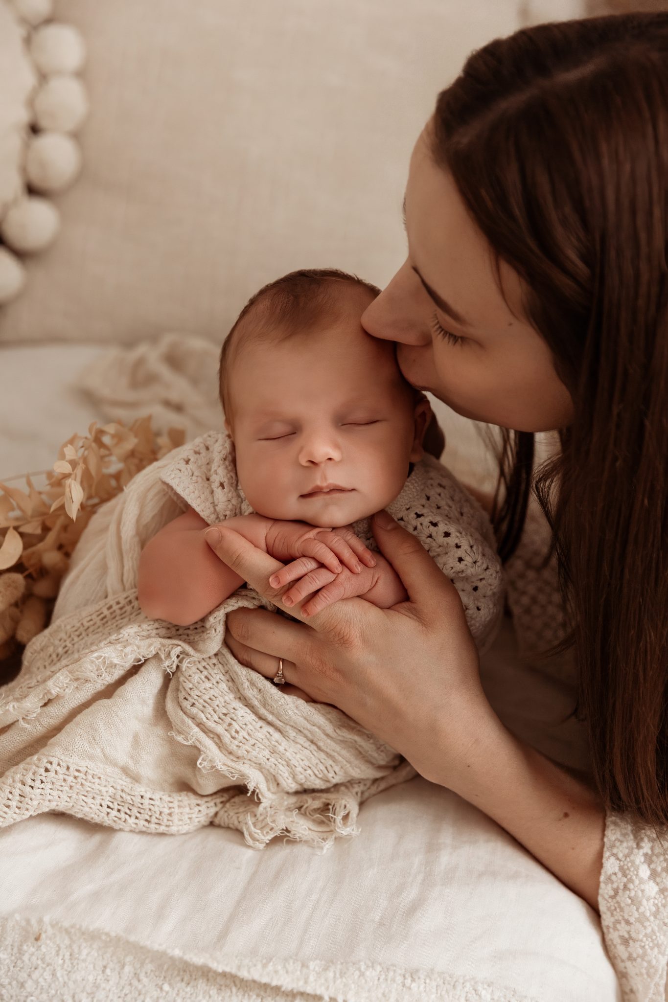Bébé et sa maman en shooting naissance à Orléans
