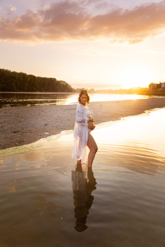 Shooting photo femme enceinte en extérieur Orléans